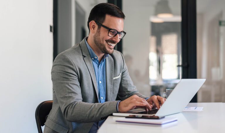 عاشق در سفر قهرمانی کار: چگونه کارآفرین، معشوق کار خویش می‌شود؟