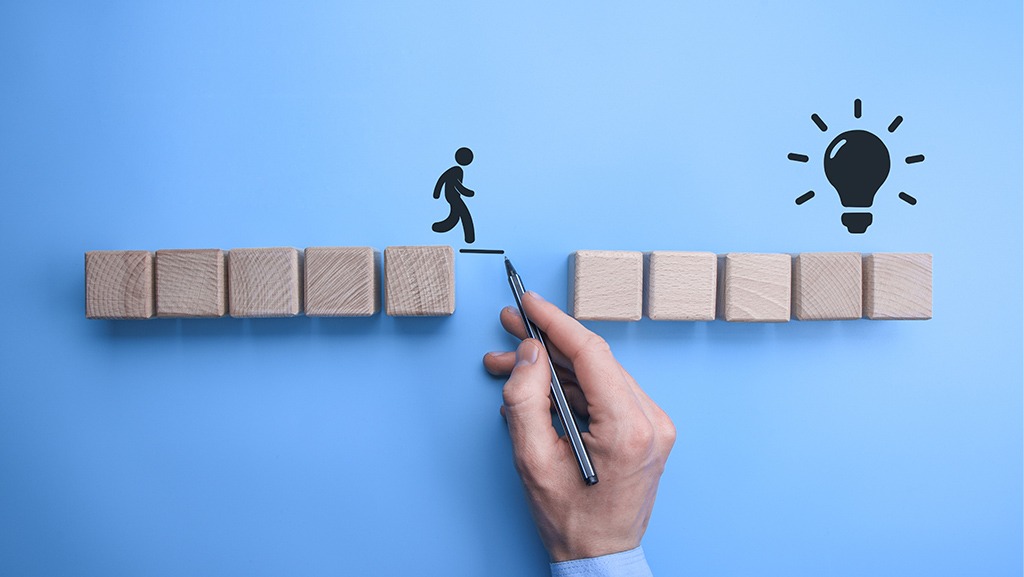 از جرقه تا جهش: سفر قهرمانی از تجسم تا اقدام