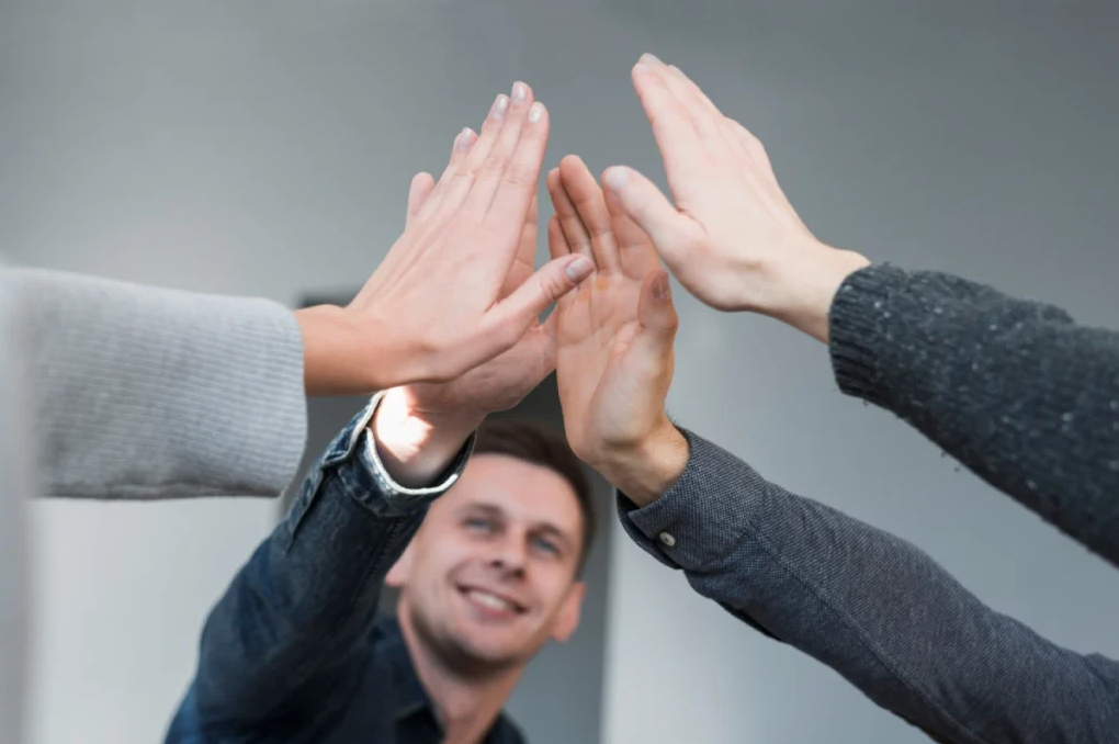 مدیر جان، کفش کارمنداتو بپوش! مدیریت کاربردی یعنی مسئولیت، نه غر زدن